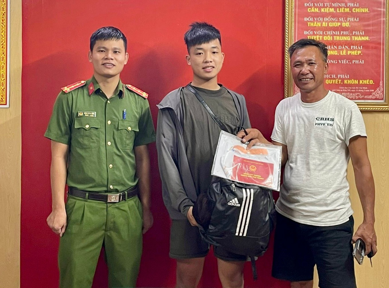 Người dân huyện Cát Hải nhặt được tài sản, trả cho người đánh mất